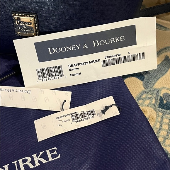 Dooney and Bourke purse - Picture 7 of 7